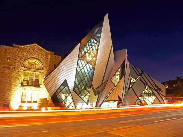 A Royal Pair: Hotel + ROM  